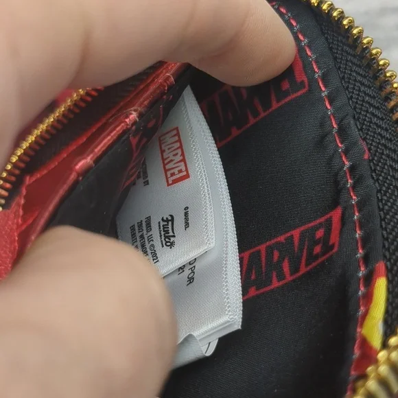 Iron Man zip around wallet - Picture 8 of 8